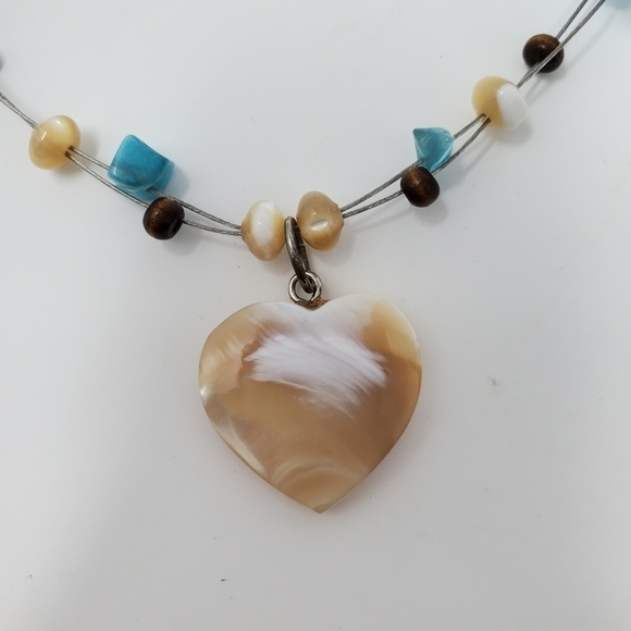 Heart Shell Necklace - Picture 5 of 8